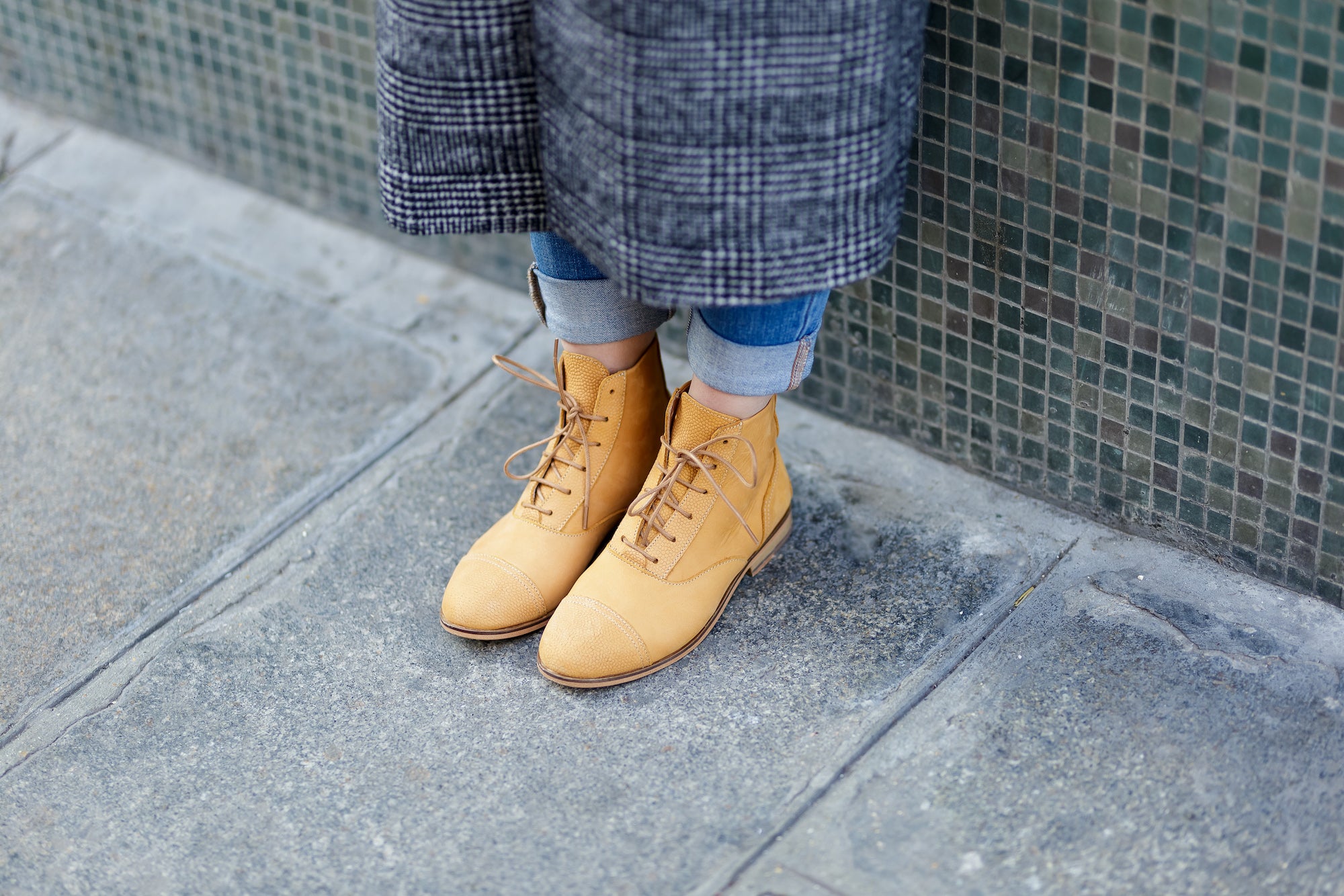 How to wear yellow Swing boots