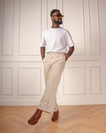 Chaussures de swing marron portées pour hommes