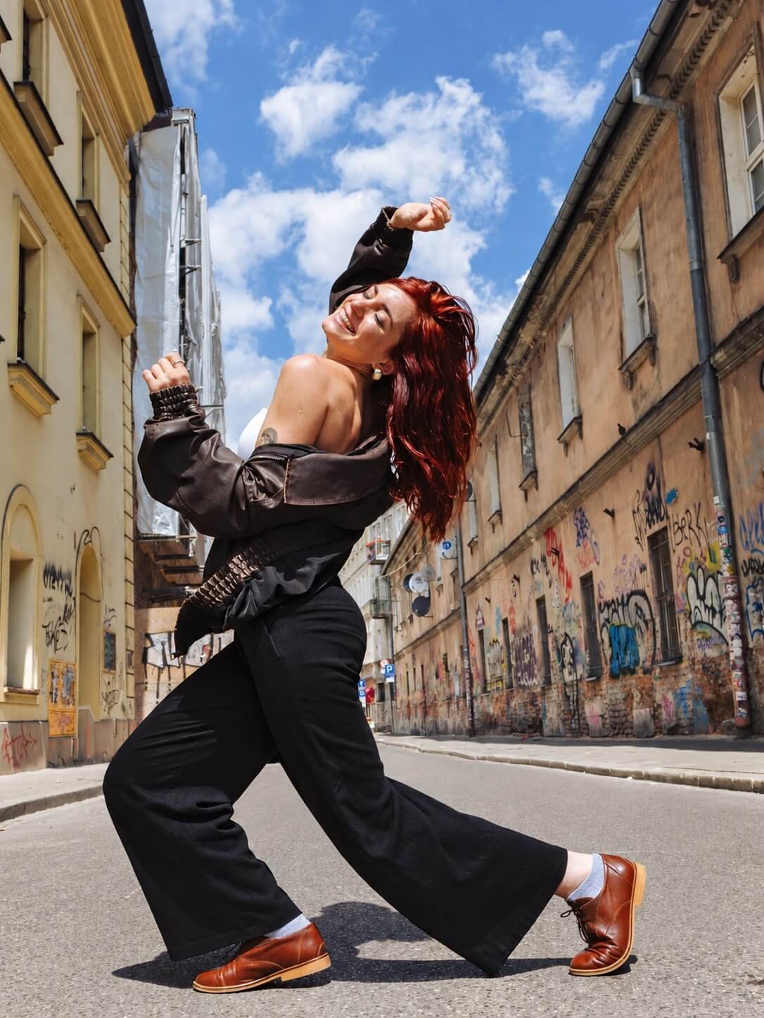 Melanie Casabone avec ses derbies marron